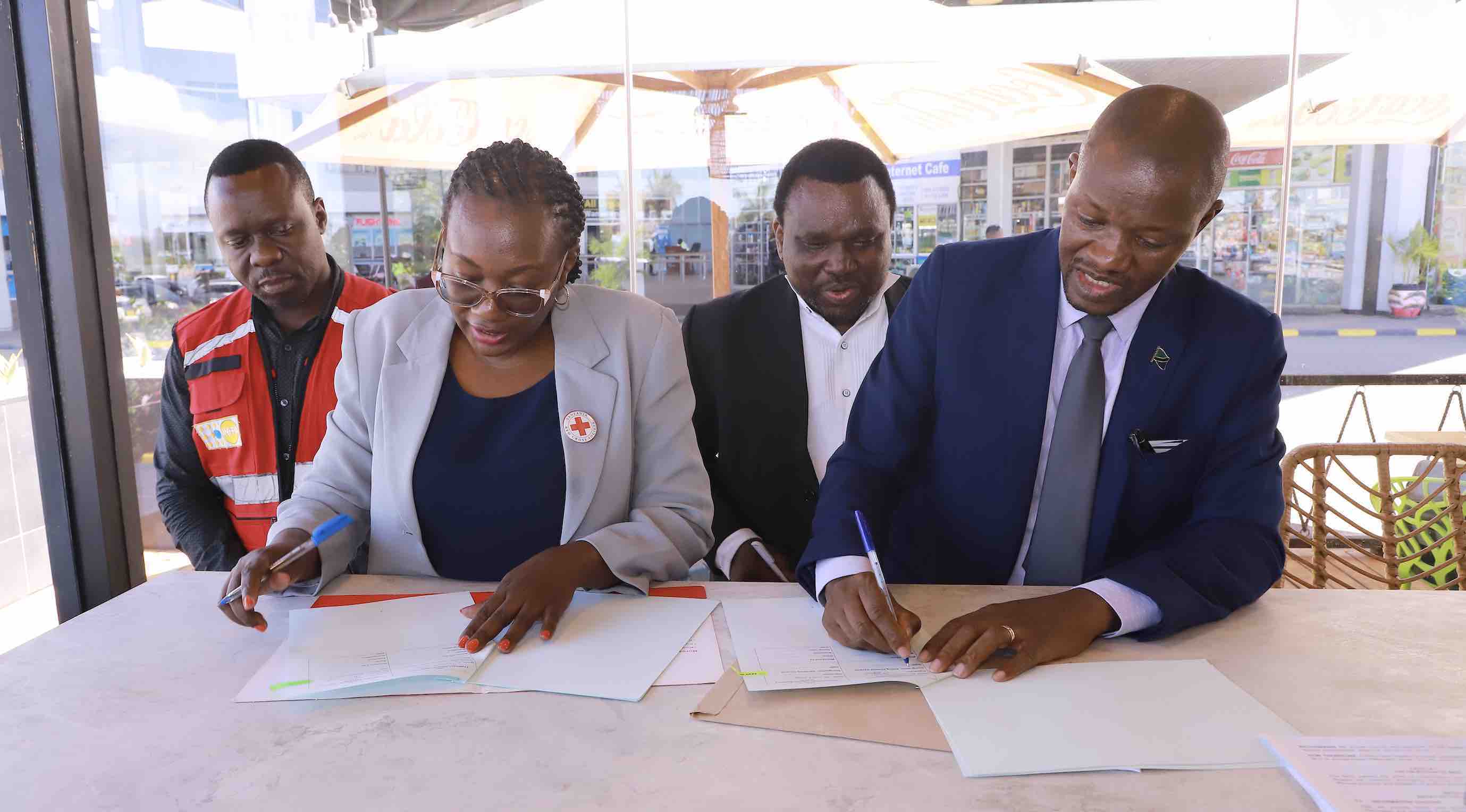 TMA NA TRCS WASAINI MAKUBALIANO YA MASHIRIKIANO YA UTOAJI ELIMU NA USAMBAZAJI WA TAARIFA ZA HALI YA HEWA.